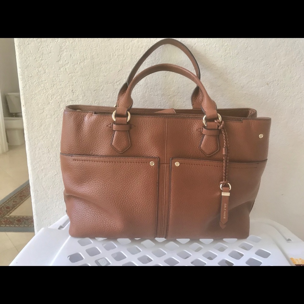 BRAND NEW COLE HAAN LEATHER HANDBAG,  with shoulder strap. NWOT